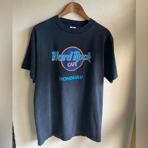 Vintage 90's Hard Rock Cafe Honolulu Graphic Tshirt. Black. Black. Size Large